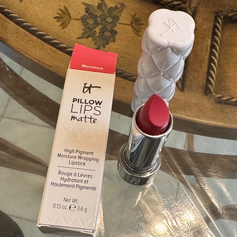 NWT IT Cosmetics Pillow Lips Matte Lipstick - Marvelous